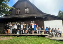 Obrázek k aktualitě S IT1. B na adaptačním kurzu v srdci Beskyd