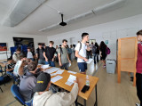 Fotogalerie Studentské volby 2025: Naši žáci si vyzkoušeli fungování demokracie v praxi, foto č. 3